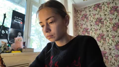 dinorahmroczkowski online show from 09.11.25