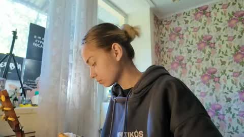 dinorahmroczkowski online show from 09.15.25