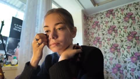 dinorahmroczkowski online show from 09.16.25