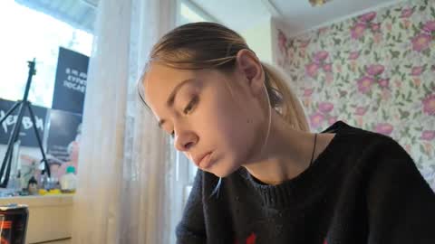 dinorahmroczkowski online show from 09.17.25