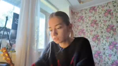 dinorahmroczkowski online show from 09.23.25