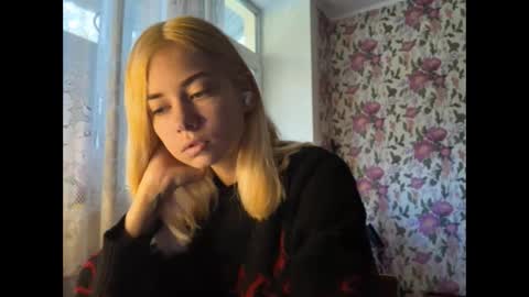 dinorahmroczkowski online show from 09.27.25