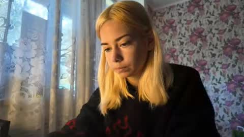 dinorahmroczkowski online show from 09.29.25