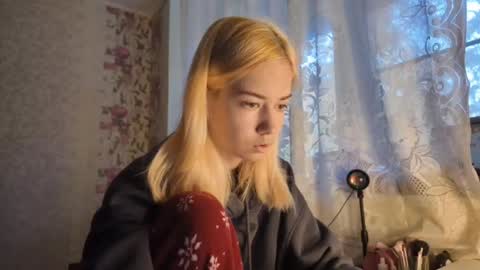 dinorahmroczkowski online show from 10.06.25