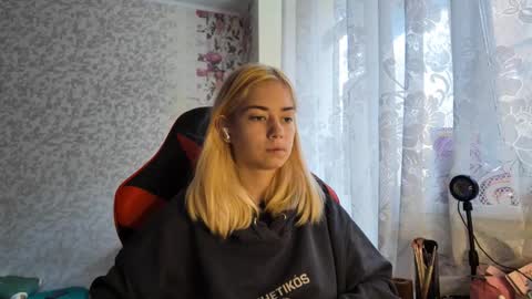 dinorahmroczkowski online show from 10.08.25