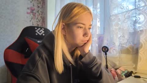 dinorahmroczkowski online show from 10.09.25