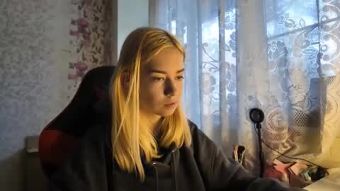 dinorahmroczkowski online show from 10.15.25