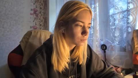 dinorahmroczkowski online show from 10.17.25