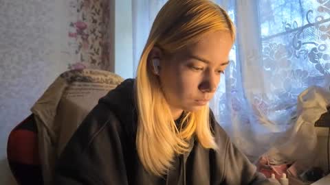 dinorahmroczkowski online show from 10.20.25