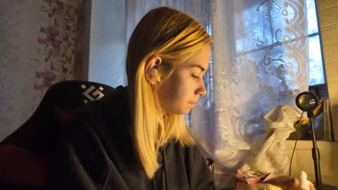 dinorahmroczkowski online show from 10.21.25