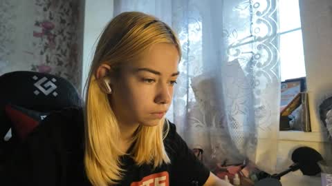 dinorahmroczkowski online show from 10.24.25