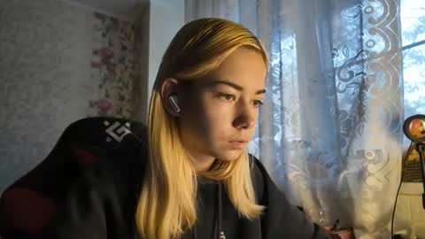 dinorahmroczkowski online show from 10.28.25