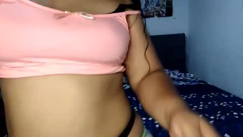 Snapshot of diosaoflove chatting on 11.05.25 DiosaOfLove online show from 11.05.25