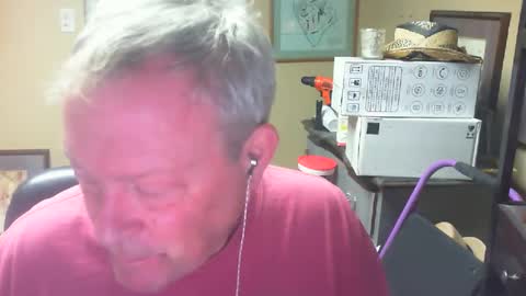 Snapshot of dirkpitt223 chatting on 12.12.24 DirtkPitt Fun guy working online show from 12.12.24