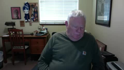 Snapshot of dirtrider195080438 chatting on 04.10.26 dirtrider195080438 online show from 04.10.26