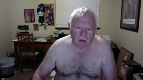 Snapshot of dirtrider195080438 chatting on 05.14.26 dirtrider195080438 online show from 05.14.26