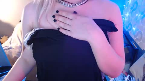 Snapshot of dirty_kiss69 chatting on 02.04.25 Dirty Kiss69 online show from 02.04.25