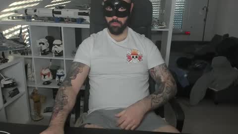 Snapshot of dirtybalws chatting on 01.14.25 Robert online show from 01.14.25