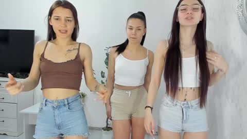 Gyna    Josie    online show from 03.05.25