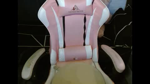 Snapshot of dirtylexa31 chatting on 12.14.25 LEXA online show from 12.14.25