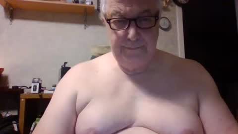 Snapshot of dirtyoldscot1960 chatting on 04.25.26 Fergus online show from 04.25.26
