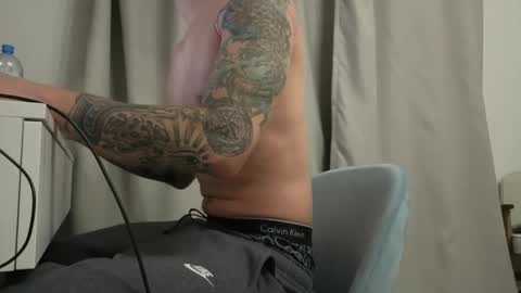 Snapshot of dirtyprettyboi chatting on 11.17.25 buy tokens with link online show from 11.17.25