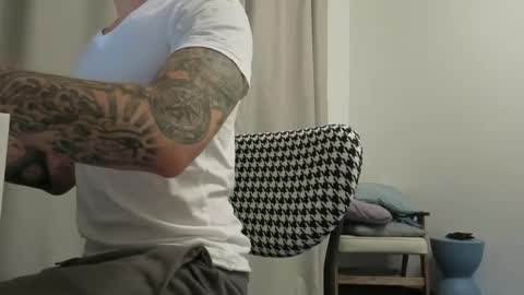 Snapshot of dirtyprettyboi chatting on 11.17.25 buy tokens with link online show from 11.17.25