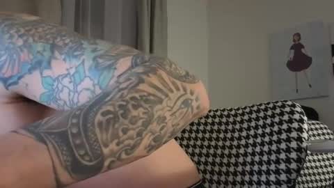 Snapshot of dirtyprettyboi chatting on 12.19.25 buy tokens with link online show from 12.19.25