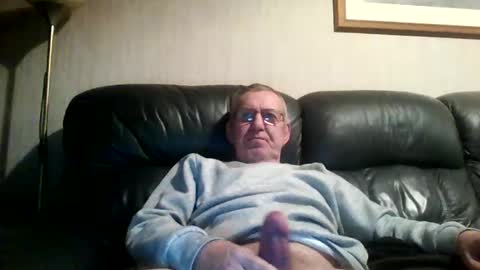 Snapshot of discovery63 chatting on 12.02.24 discovery63 online show from 12.02.24