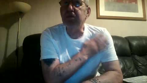 Snapshot of discovery63 chatting on 11.08.25 discovery63 online show from 11.08.25