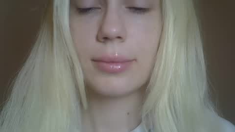 Snapshot of ditamilton chatting on 04.22.26 DitaMilton online show from 04.22.26