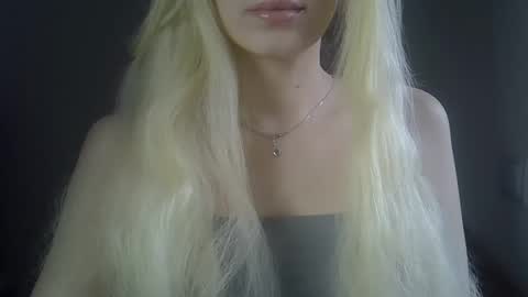 Snapshot of ditamilton chatting on 04.25.26 DitaMilton online show from 04.25.26