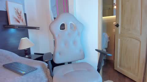 Snapshot of diva_kma chatting on 02.18.25 Alejandra online show from 02.18.25