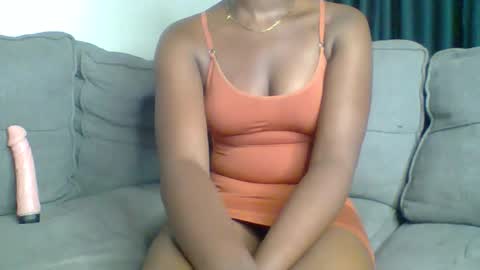 Snapshot of divasc_1 chatting on 04.13.26 queen kinky online show from 04.13.26