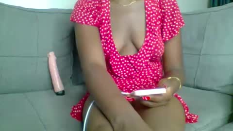 Snapshot of divasc_1 chatting on 04.18.26 queen kinky online show from 04.18.26