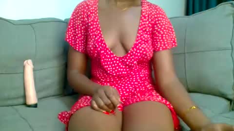 Snapshot of divasc_1 chatting on 05.15.26 queen kinky online show from 05.15.26