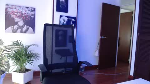 Snapshot of divineisis chatting on 02.04.26 Hera online show from 02.04.26