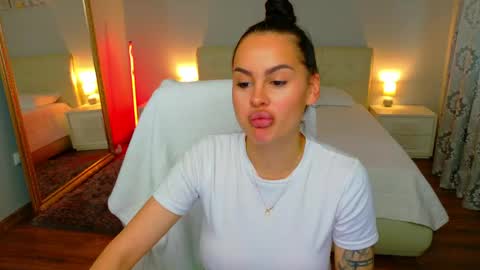 Snapshot of divineluxe chatting on 05.28.26 Ivory Blue. online show from 05.28.26