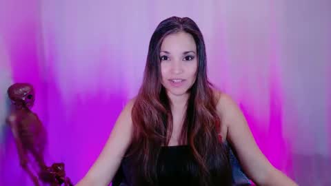 Snapshot of divinelynn chatting on 02.03.25 DivineLynn online show from 02.03.25