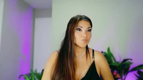 DivineLynn online show from 12.14.25