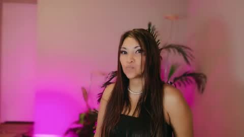 DivineLynn online show from 04.19.26