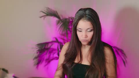 Snapshot of divinelynn chatting on 05.15.26 DivineLynn online show from 05.15.26