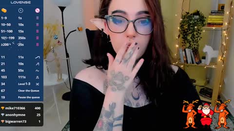 Snapshot of dixipixi_ chatting on 12.26.24 dixipixi_ online show from 12.26.24