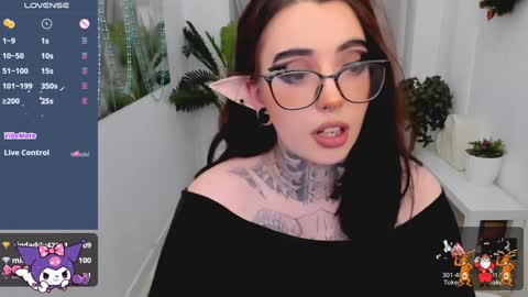 Snapshot of dixipixi_ chatting on 12.28.24 dixipixi_ online show from 12.28.24