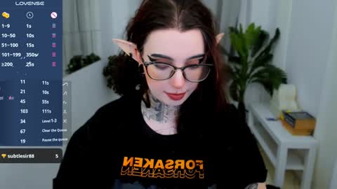 Snapshot of dixipixi_ chatting on 02.06.25 dixipixi_ online show from 02.06.25