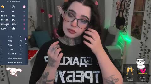 Snapshot of dixipixi_ chatting on 02.14.25 dixipixi_ online show from 02.14.25