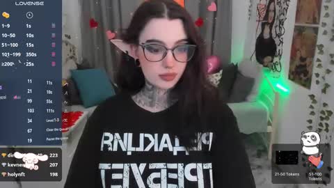 Snapshot of dixipixi_ chatting on 02.14.25 dixipixi_ online show from 02.14.25