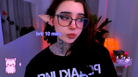 Snapshot of dixipixi_ chatting on 02.15.25 dixipixi_ online show from 02.15.25