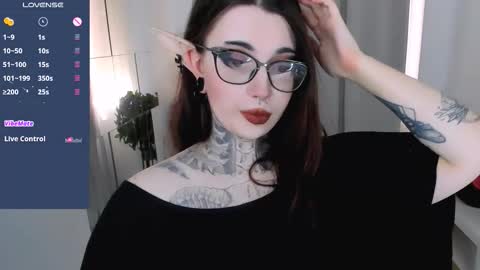 Snapshot of dixipixi_ chatting on 09.11.25 dixipixi_ online show from 09.11.25