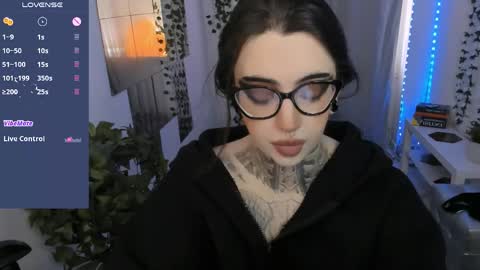 Snapshot of dixipixi_ chatting on 06.06.26 dixipixi_ online show from 06.06.26